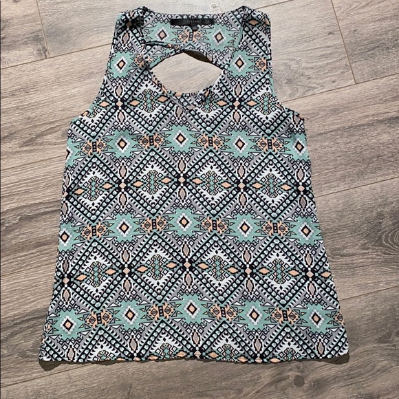 fun 2 fun Tops - EUC Fun 2 Fun Patterned Tank